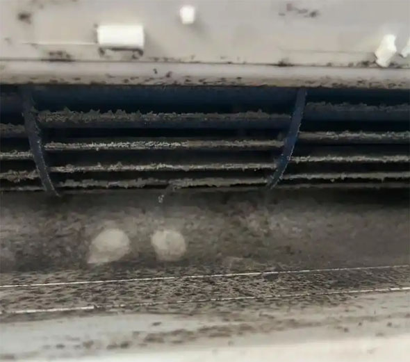 浦口空调吹的风有股烧焦味是怎么回事